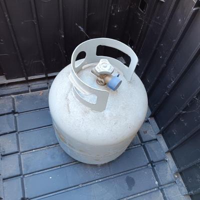 FULL PROPANE TANK