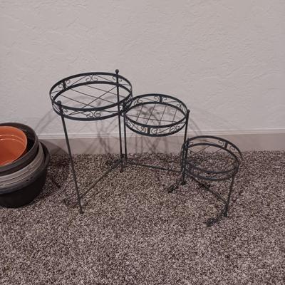 TRIPLE METAL FOLDING PLANT STAND AND SEVERAL FLOWER POTS