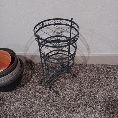 TRIPLE METAL FOLDING PLANT STAND AND SEVERAL FLOWER POTS