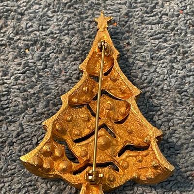 LOT 121 FAB CHRISTMAS TREES ANGEL PINS