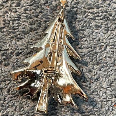 LOT 121 FAB CHRISTMAS TREES ANGEL PINS