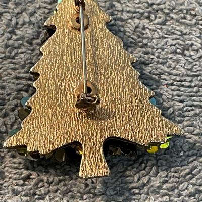 LOT 124 FAB VINTAGE CHRISTMAS TREES/ORNAMENT PINS