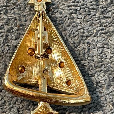 LOT 124 FAB VINTAGE CHRISTMAS TREES/ORNAMENT PINS