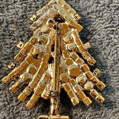 LOT 124 FAB VINTAGE CHRISTMAS TREES/ORNAMENT PINS