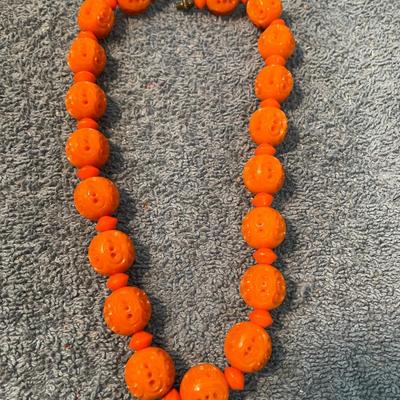 LOT 129 VINTAGE BEADED JEWELRY