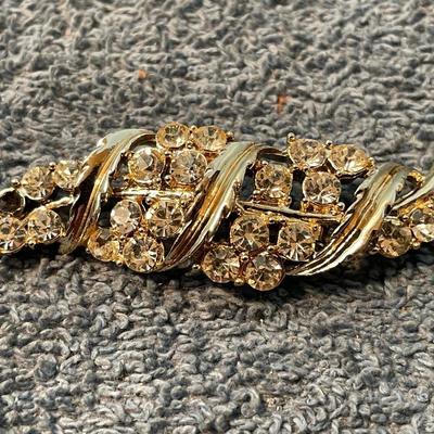LOT 133 GREAT VINTAGE PINS