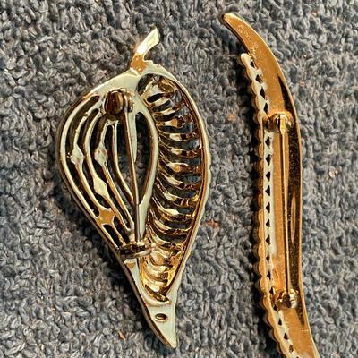 LOT 133 GREAT VINTAGE PINS