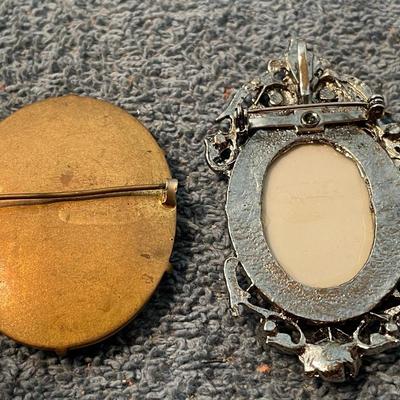 LOT 134 WILD & CRAZY VINTAGE PINS