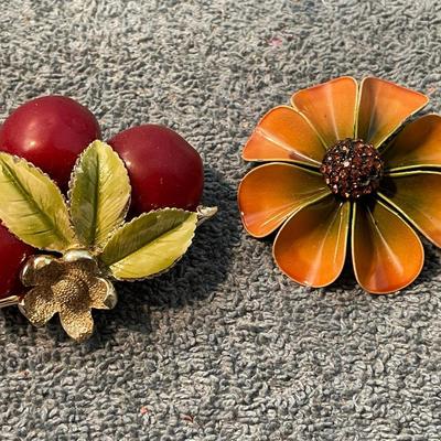 LOT 134 WILD & CRAZY VINTAGE PINS