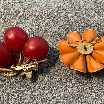 LOT 134 WILD & CRAZY VINTAGE PINS