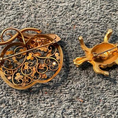LOT 134 WILD & CRAZY VINTAGE PINS