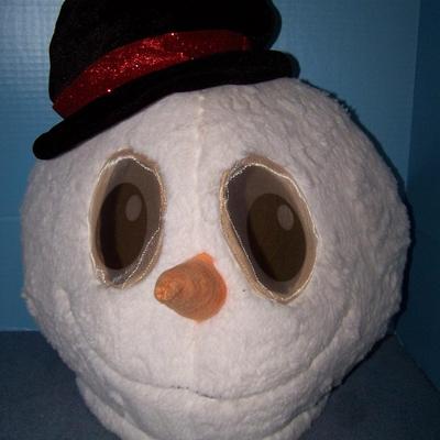 LOT 136 GREAT COLLECTABLE DAN DEE SNOWMAN HEAD MASK DECOR
