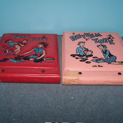 LOT 142 MCM 2 RECORD BOOKS/CASES VINYL PONYTAIL/DATE LINE OLD 45s CASE
