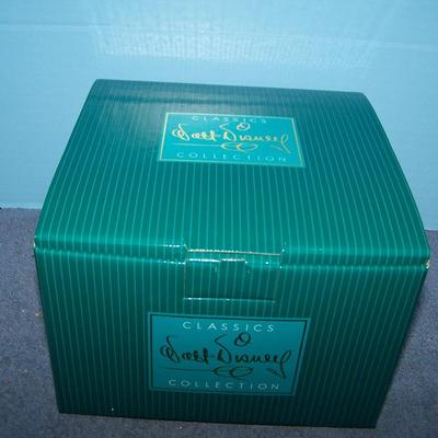 LOT 144 SUPER DISNEY NIB MILLENNIAL MICKEY