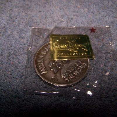 LOT 144 SUPER DISNEY NIB MILLENNIAL MICKEY