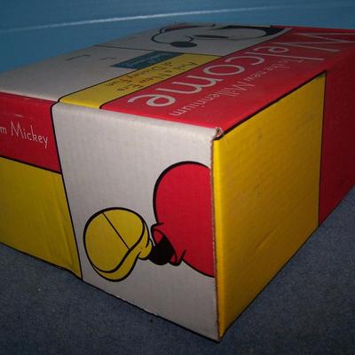LOT 144 SUPER DISNEY NIB MILLENNIAL MICKEY