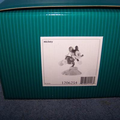 LOT 144 SUPER DISNEY NIB MILLENNIAL MICKEY