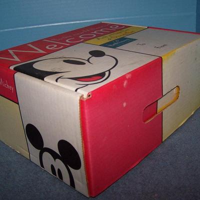 LOT 144 SUPER DISNEY NIB MILLENNIAL MICKEY