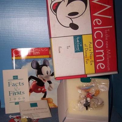 LOT 144 SUPER DISNEY NIB MILLENNIAL MICKEY