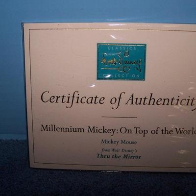 LOT 144 SUPER DISNEY NIB MILLENNIAL MICKEY