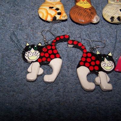 LOT 146 GREAT PAINTED WOOD CAT JEWELRY