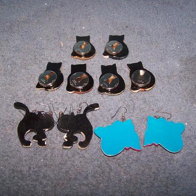 LOT 146 GREAT PAINTED WOOD CAT JEWELRY
