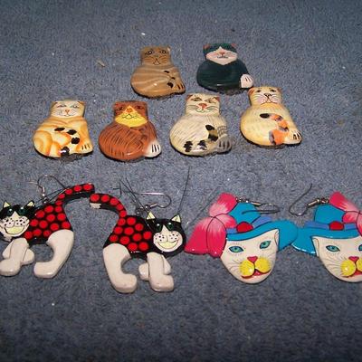 LOT 146 GREAT PAINTED WOOD CAT JEWELRY