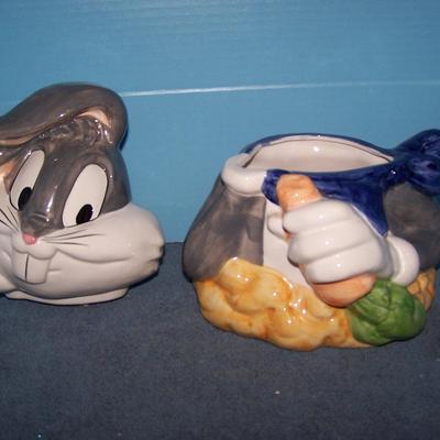 LOT 147 WONDERFUL COLLECTABLE TALKING BUGS BUNNY COOKIE JAR