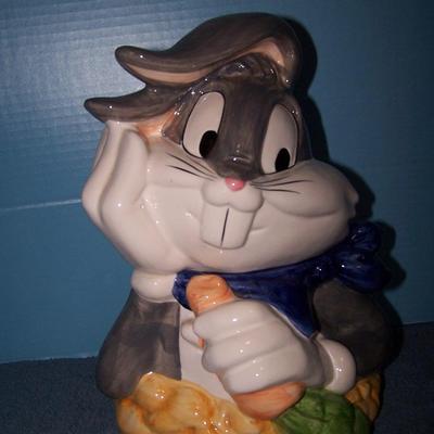 LOT 147 WONDERFUL COLLECTABLE TALKING BUGS BUNNY COOKIE JAR