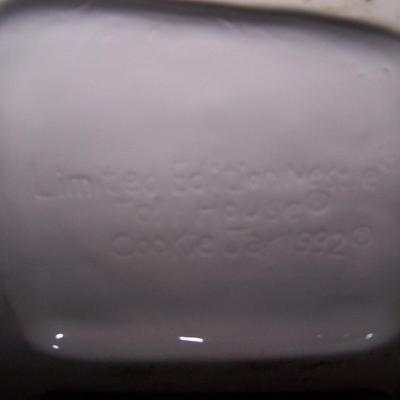 LOT 149 COLLECTABLE NESTLES TOLL HOUSE COOKIE JAR
