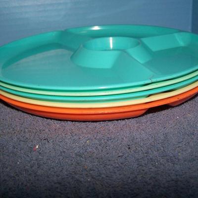 LOT 150 GREAT MCM PLASTIC PICNIC WARE