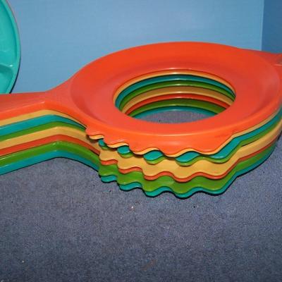 LOT 150 GREAT MCM PLASTIC PICNIC WARE