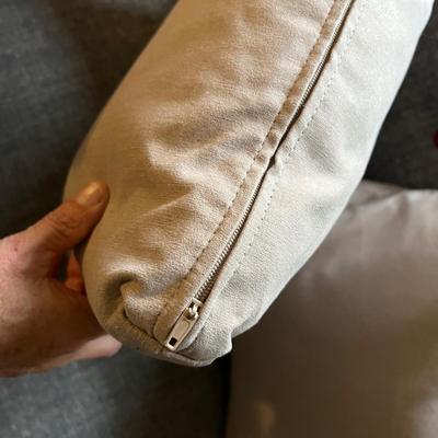 Four Accent Pillows (DR-RG)