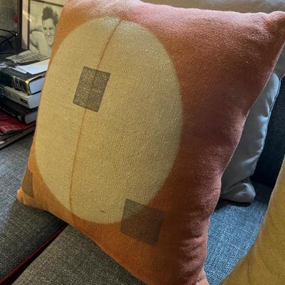Four Accent Pillows (DR-RG)