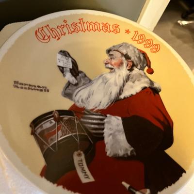 Lot 12 Christmas Collectors plates