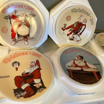 Lot 12 Christmas Collectors plates