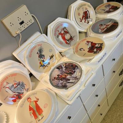 Lot 12 Christmas Collectors plates