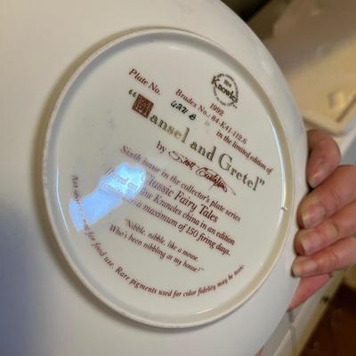 Lot 14 Asst Collectors plates