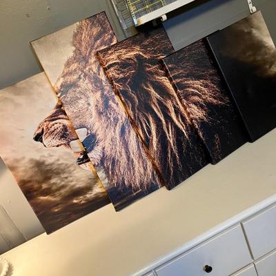 Lot 18 Lion print on canvas