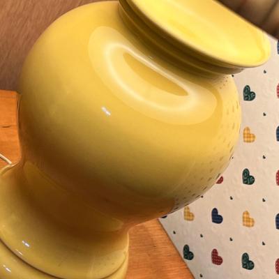 Lot 20 Yellow table lamps