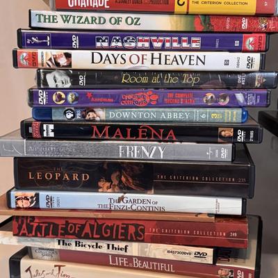 Over 140 DVDs (B3-DZ)
