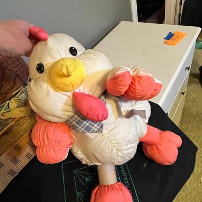 Lot 26 Stuffed chicken decor