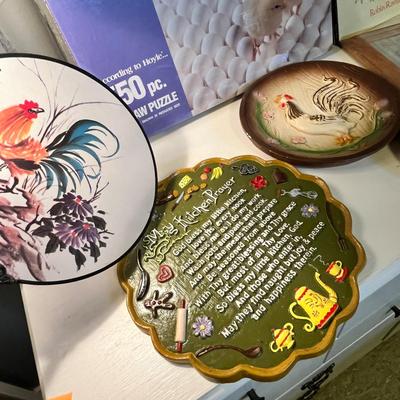 Lot 27 Chicken Decor