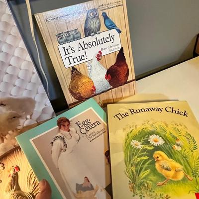Lot 27 Chicken Decor