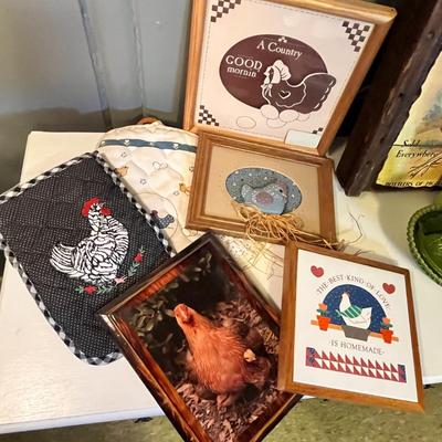 Lot 28 Chicken Wall deccor