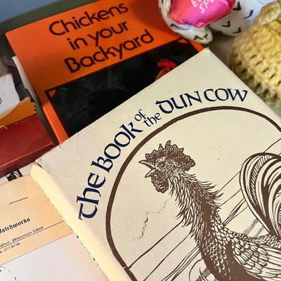 Lot 31 Chicken decor