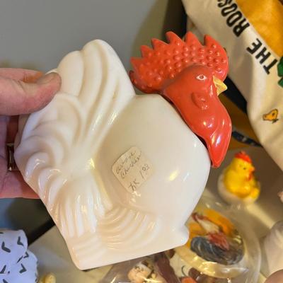 Lot 31 Chicken decor
