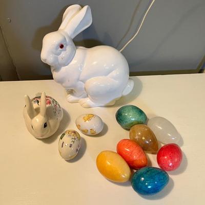 Lot 32 Easter decor