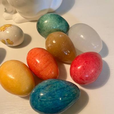 Lot 32 Easter decor