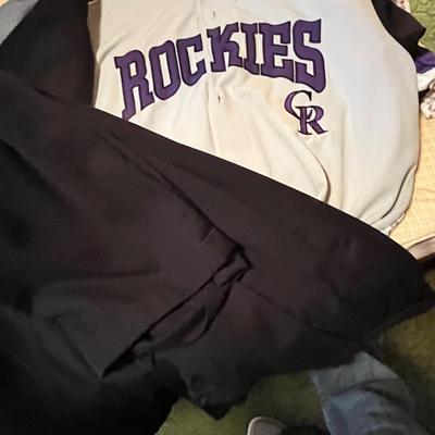 Lot 38 Men's work out clothes